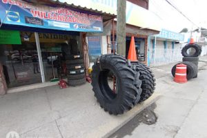 Contre Llantas de Poza Rica en Tihuatlán