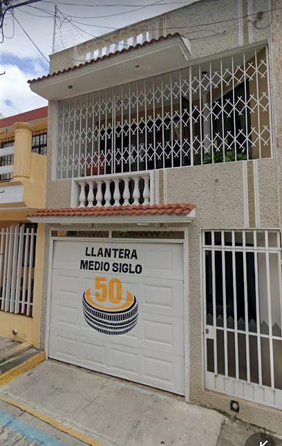Llantera Medio Siglo en Huauchinango