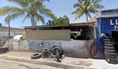 Llantera Negro en Xalisco