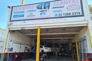 Llantas Konstitucion (Av. de los Tabachines) en Zapopan