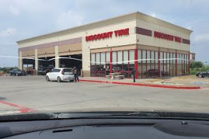 Discount Tire (2515 NE Bob Bullock Lp) en Laredo