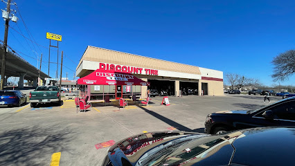 Discount Tire (8219 Research Blvd) en Austin