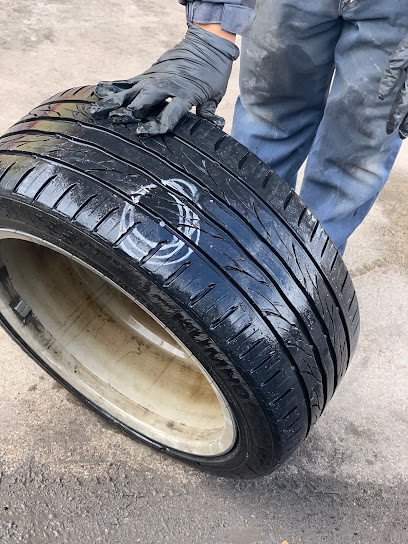 Los Amigos Tires en Dallas