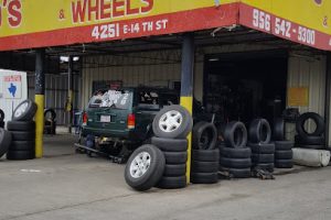Paisanos Tires & Wheels en Brownsville