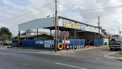 Dos Laredos Tire Shop (319 Matamoros St) en Laredo