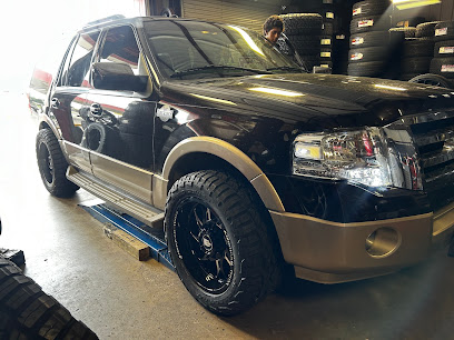 Raw Wheels & Tires (5902 McPherson Rd) en Laredo