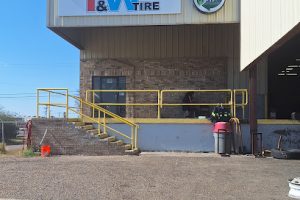 T & W Tire en Laredo