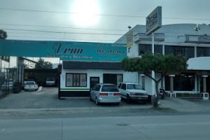 Truck Center y Autoservicio Leon en Tecate