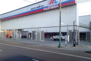 Refaccionaria California (Ángel Albino Corzo) en Gustavo A. Madero