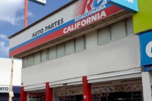Refaccionaria California (Cto. Margaritas Oeste) en Naucalpan de Juárez