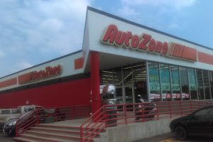 AutoZone Refacciones (12 de Octubre) en Celaya